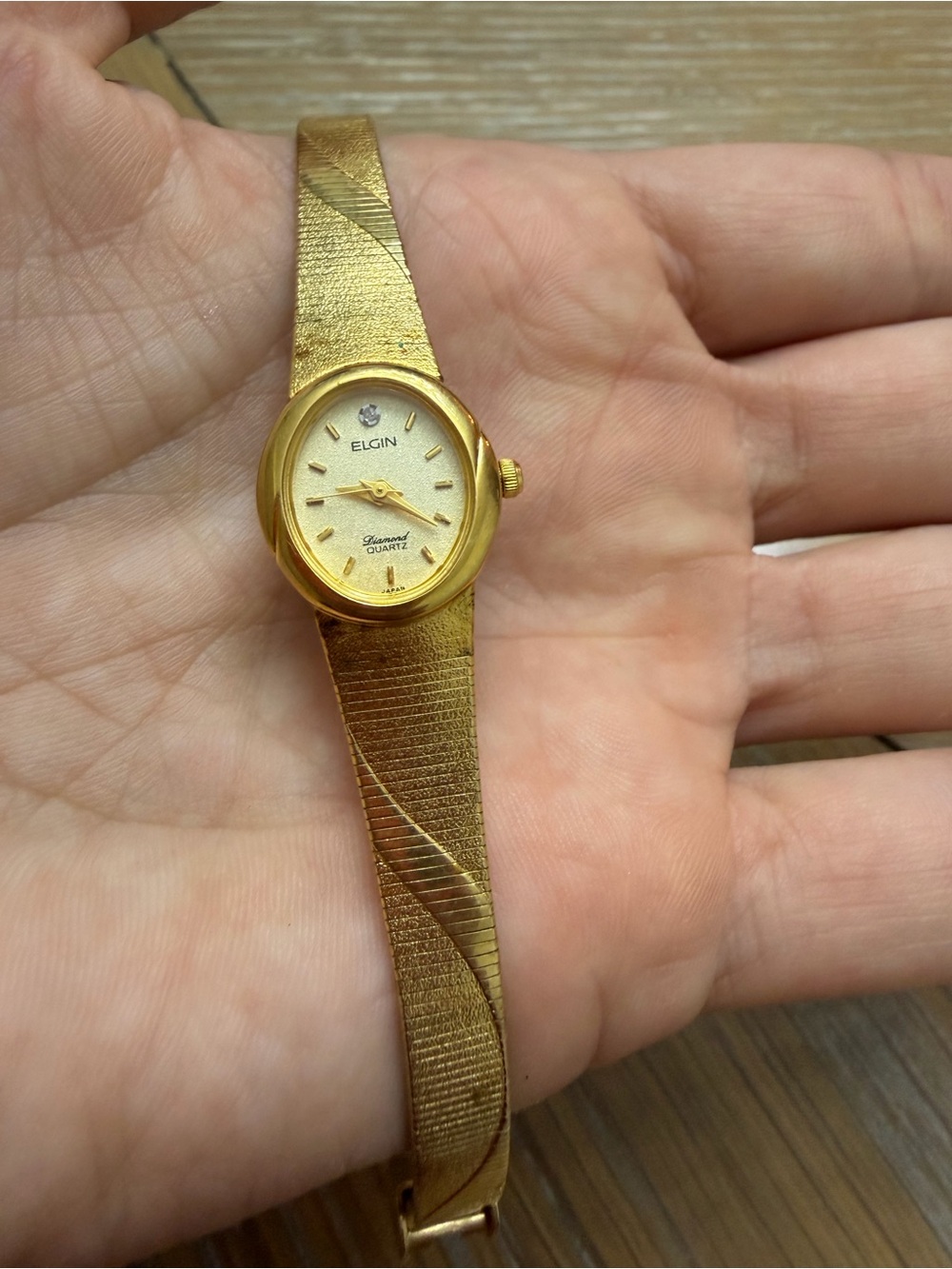 VTG Elgin Quartz Watch Women Genuine Diamond Gold Tone Oval Analog